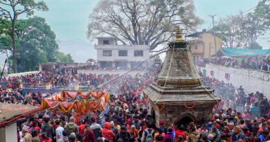 काठमाडौंको मातातीर्थमा दिवंगत माताको सम्मान गर्न भेला भएका सन्तति (फोटो फिचर)